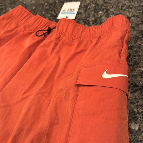 Nike loose fit high rise rust pocket shorts NWT M - Picture 2 of 9